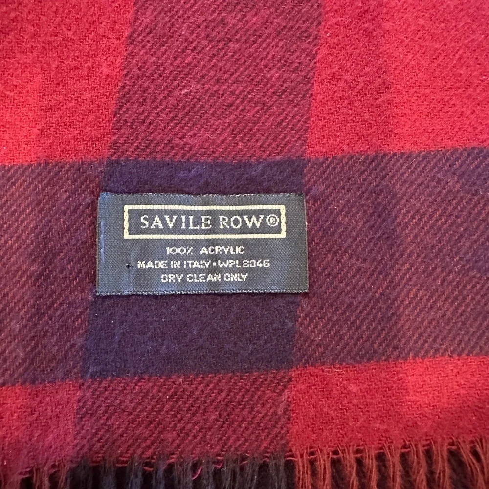 SEVILE ROW, MENS BUFFALO CHECK SCARF WITH FRINGE. 100% ACRYLIC. GREEN/RED/BLUE.